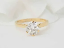 Bague solitaire en or jaune et diamant 1.59ct