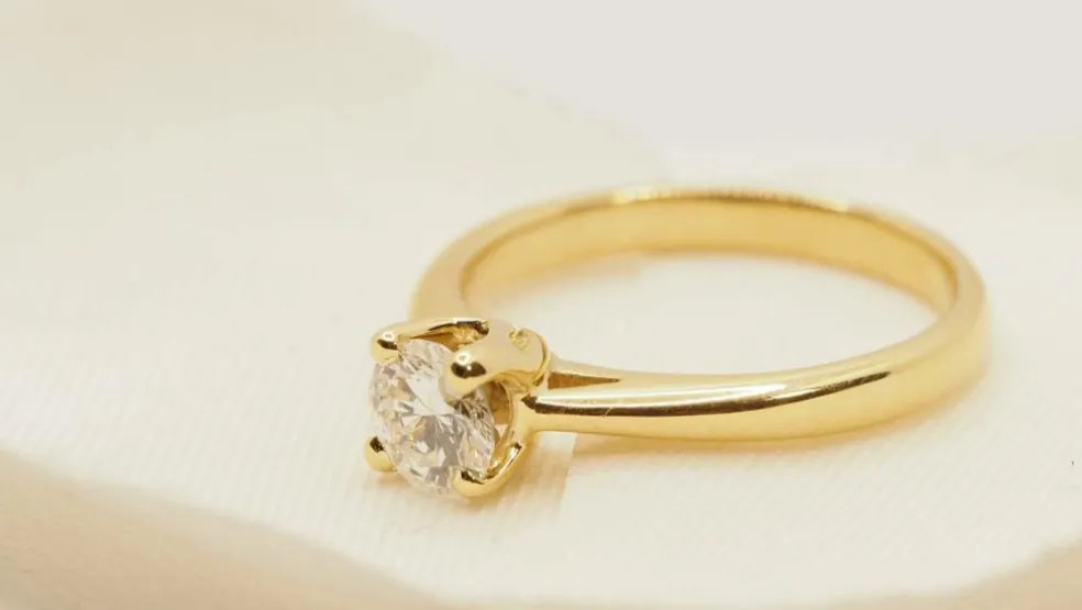 Bague solitaire en or jaune et diamant