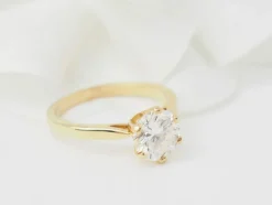 Bague solitaire en or jaune et diamant 1.59ct