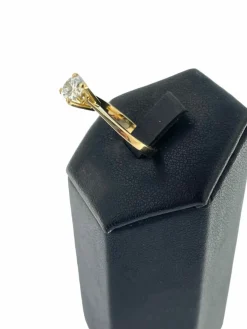 Bague solitaire en or jaune certifiée HRD