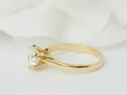 Bague solitaire en or jaune et diamant 1.59ct