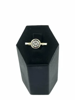 Bague solitaire en or jaune certifiée HRD