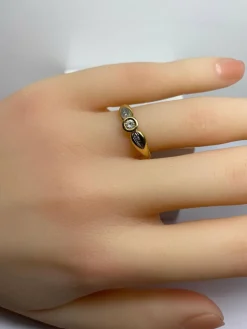 Bague solitaire en or jaune et diamants
