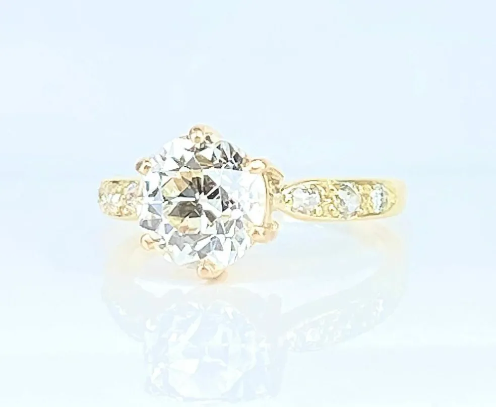 Bague solitaire en or jaune orné d’un diamant 2,67 carats