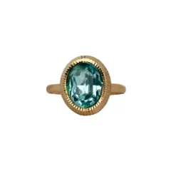 Bague solitaire en or rose avec topaze ovale bleue