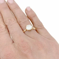 Bague solitaire en or rose, diamant 1,56 carats.