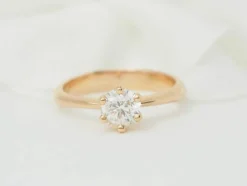 Bague solitaire en or rose et diamant 0.69ct certifié