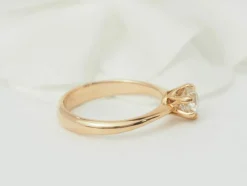Bague solitaire en or rose et diamant 0.69ct certifié