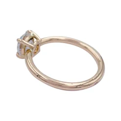 Bague solitaire en or rose, diamant 1 carat.