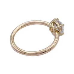 Bague solitaire en or rose, diamant 1 carat.