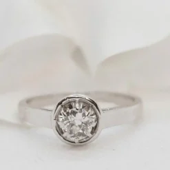 Bague Solitaire en Platine & Diamant