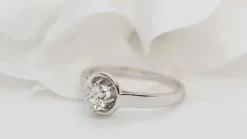 Bague Solitaire en Platine & Diamant