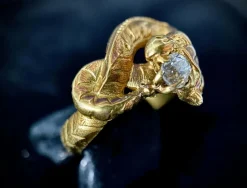 Bague solitaire Néo Gothique figurant une tête de chimère