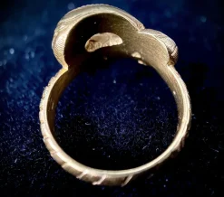 Bague solitaire Néo Gothique figurant une tête de chimère