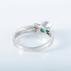 Bague solitaire or blanc émeraude