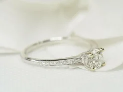 Bague solitaire or blanc diamant