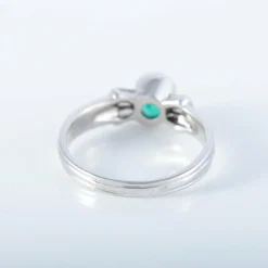 Bague solitaire or blanc émeraude