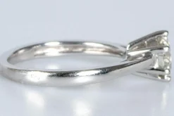 Bague solitaire Or blanc Diamant