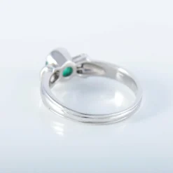 Bague solitaire or blanc émeraude