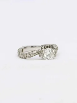 Bague solitaire or blanc diamants taille brillant 0,90 ct