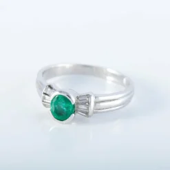 Bague solitaire or blanc émeraude