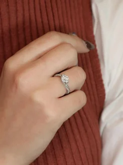 Bague solitaire or blanc diamants taille brillant 0,90 ct