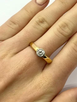 Bague solitaire or et diamant