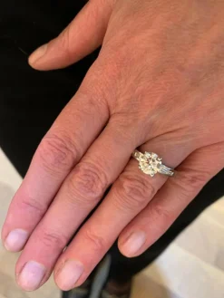 Bague Solitaire or gris diamant 2 Carats (Certificat)