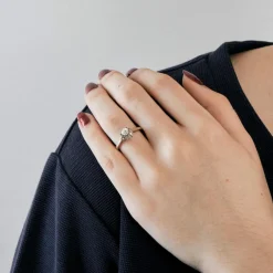 Bague solitaire or gris et diamants