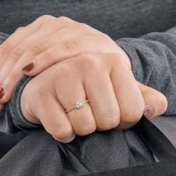 Bague solitaire or jaune et diamants