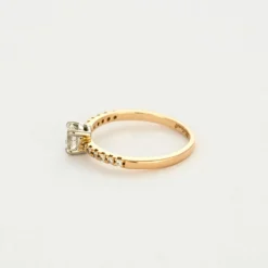 Bague solitaire or jaune et diamants