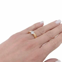Bague solitaire or jaune, platine.
