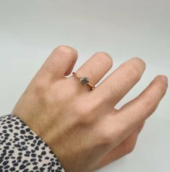 Bague solitaire or rose sertie d'un diamant