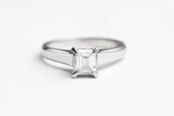 Bague Solitaire Platine Diamant émeraude