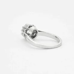 Bague solitaire platine, or gris et diamant.