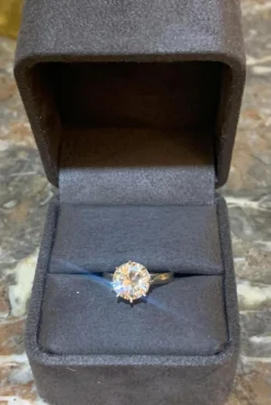 Bague Solitaire platine, or gris, diamant 2.40 cts (Certificat)