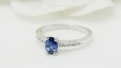 Bague solitaire saphir et diamants