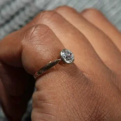 Bague Solitaire serti clos taille ancienne