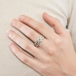 Bague souple, or blanc et diamants