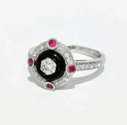 Bague style art déco diamants, onyx et rubis