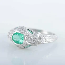 Bague style Art Déco Emeraudes Diamants