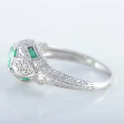 Bague style Art Déco Emeraudes Diamants