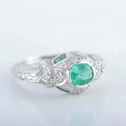 Bague style Art Déco Emeraudes Diamants