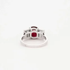 Bague style Art Déco or blanc, rubis et diamants