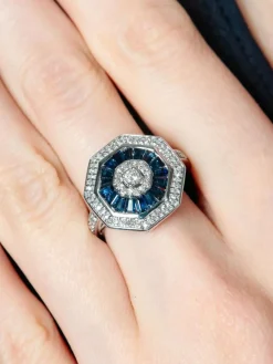 Bague style art déco saphirs et diamants