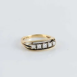 Bague style jarretière 5 Diamants