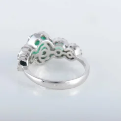Bague style Jarretière Emeraudes Diamants
