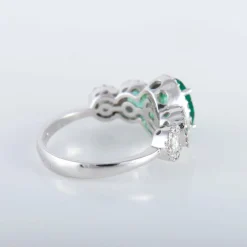 Bague style Jarretière Emeraudes Diamants