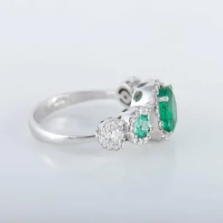 Bague style Jarretière Emeraudes Diamants