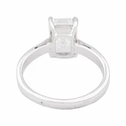Bague taille émeraude, or blanc.